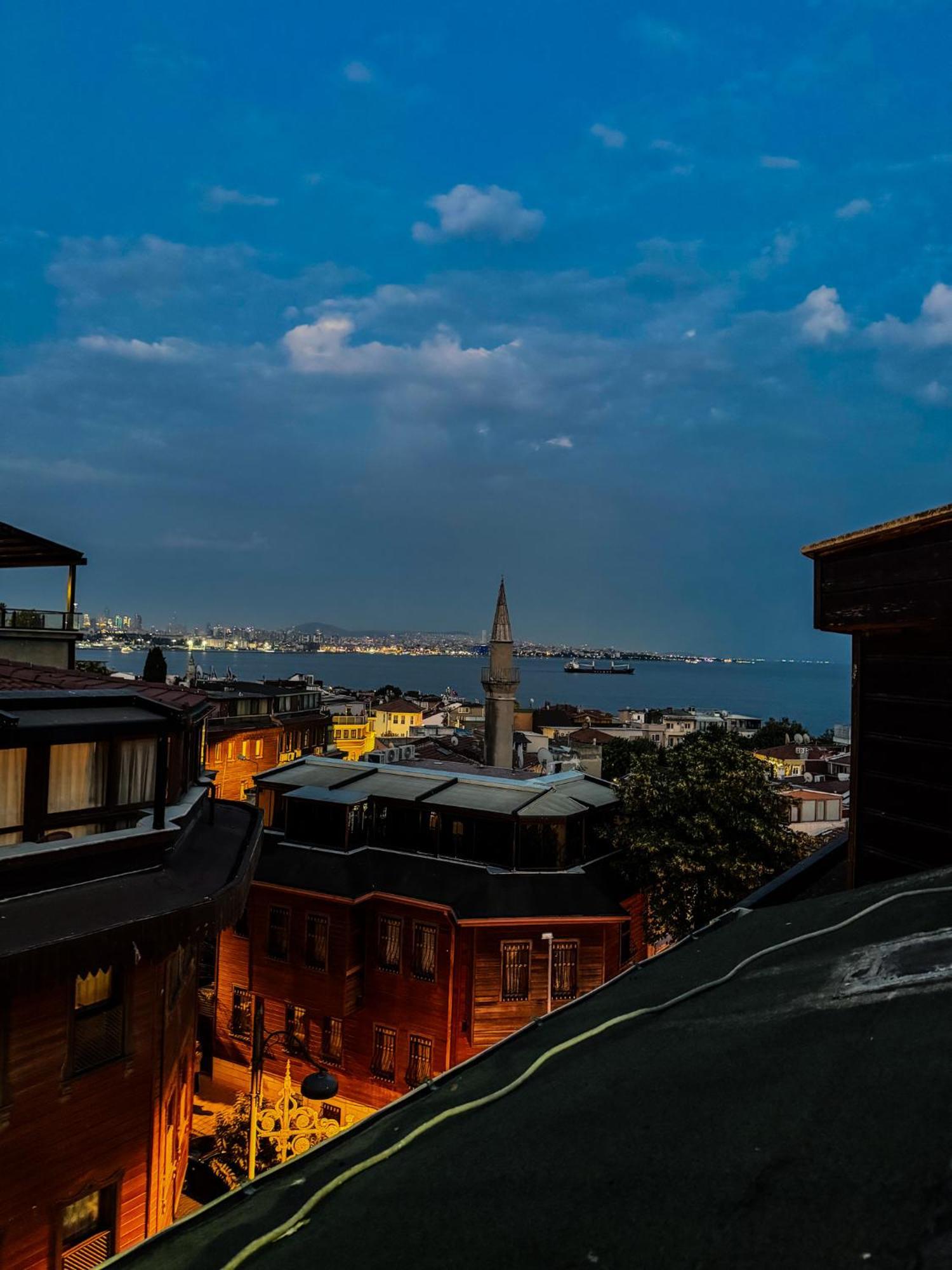 The New Season Apart Istanbul Exterior photo